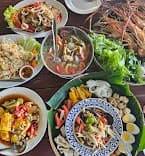 พาแว คาเฟ่ (Phavae Café)