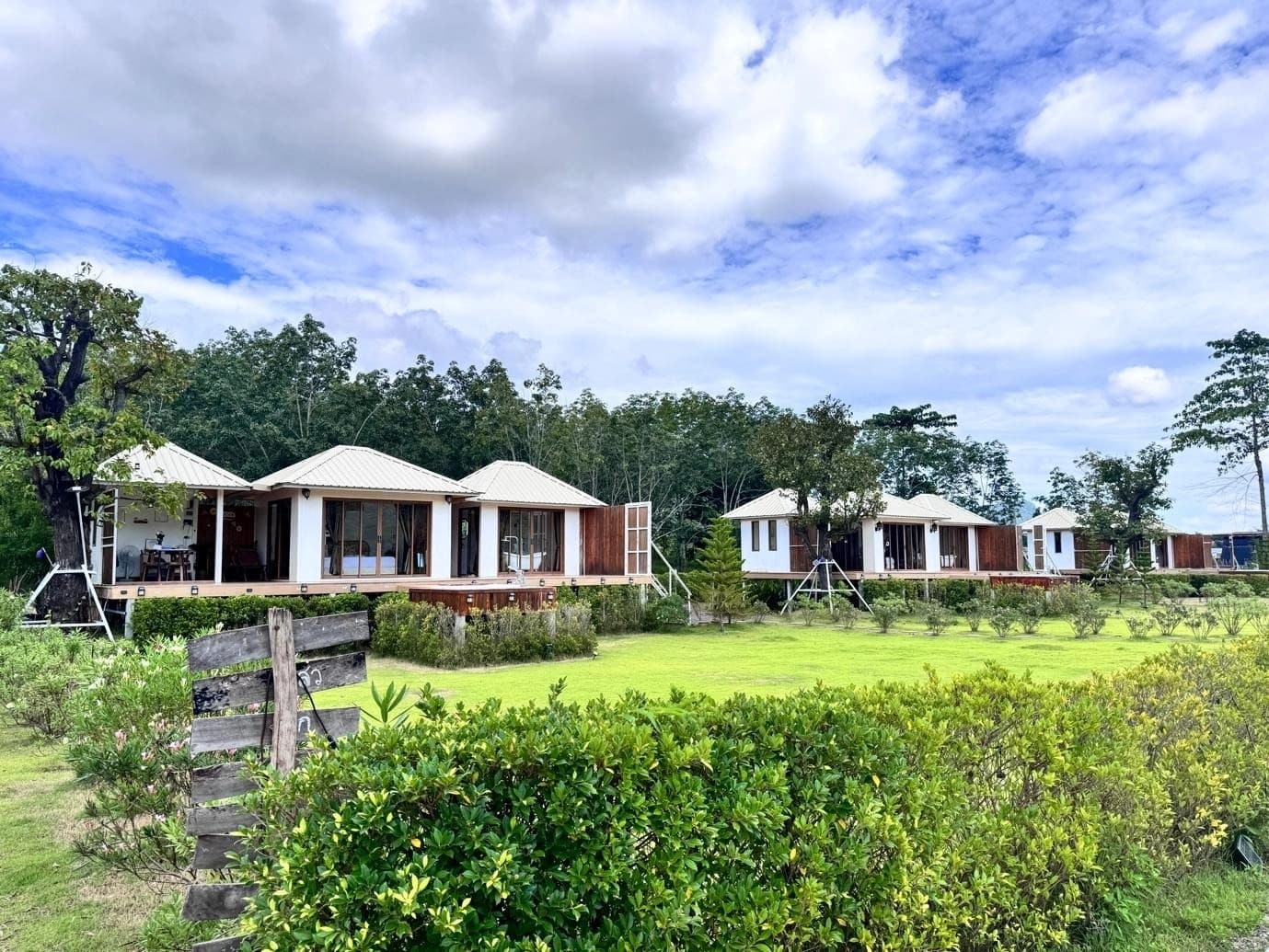 THE VILLA LAKE VIEW