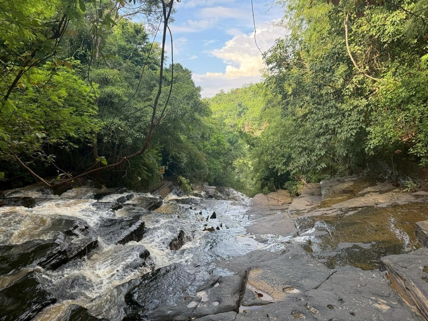 น้ำตกตาดใหญ่