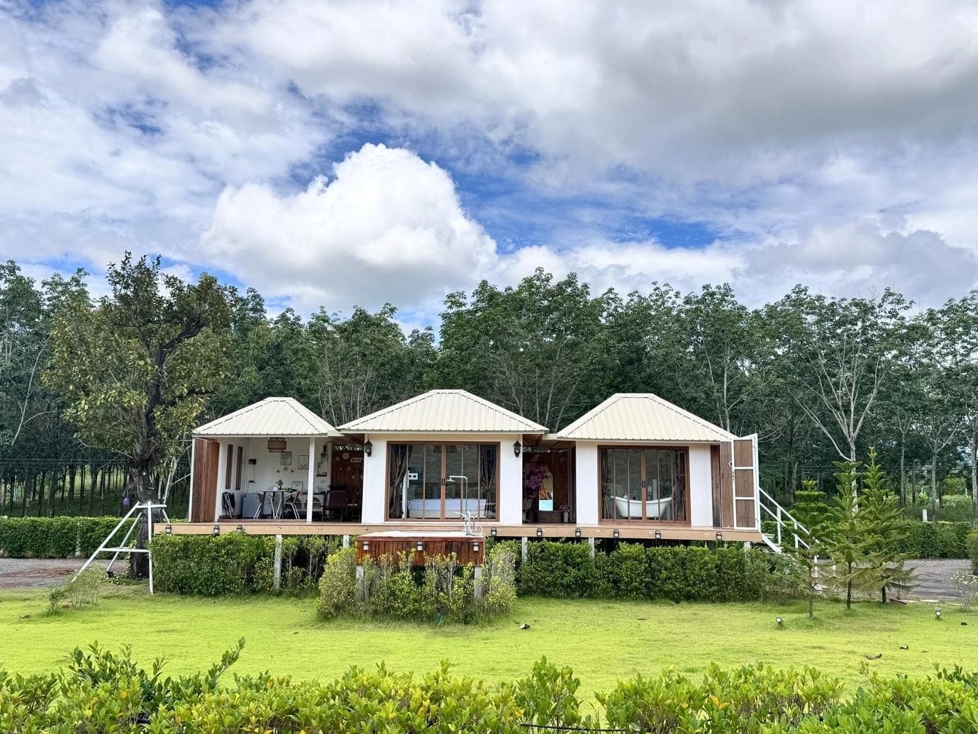 THE VILLA LAKE VIEW