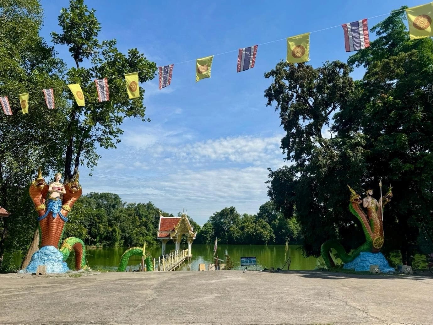วัดพระเจ้าใหญ่ผือบัง